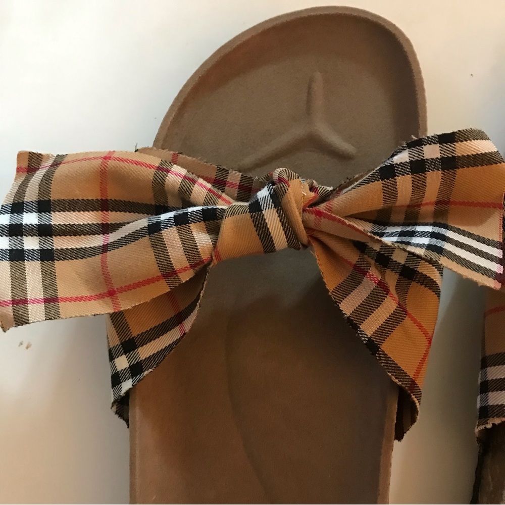 Plaid bow slides size 7.5-8. NWT